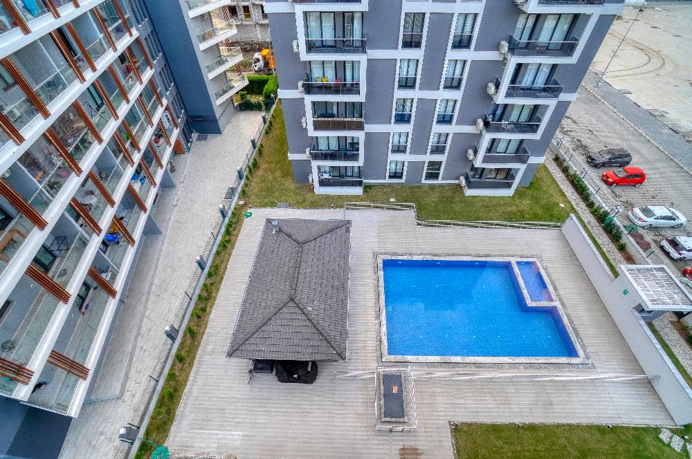 Çiğli/Balatçık Havuzlu Sitede Kiralık Kapalı Mutfaklı 2+1 Daire