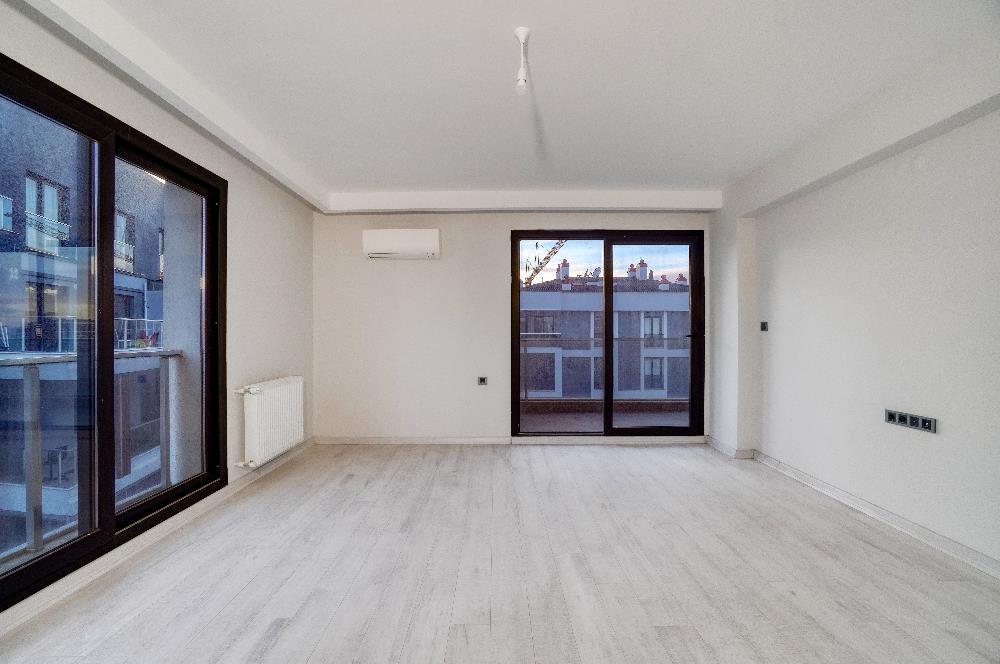 Çiğli/Balatçık Havuzlu Sitede Kiralık Kapalı Mutfaklı 2+1 Daire