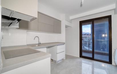 Çiğli/Balatçık Havuzlu Sitede Kiralık Kapalı Mutfaklı 2+1 Daire