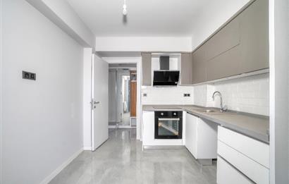Çiğli/Balatçık Havuzlu Sitede Kiralık Kapalı Mutfaklı 2+1 Daire