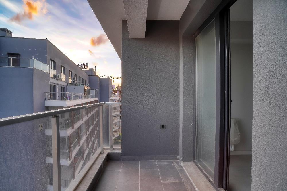 Çiğli/Balatçık Havuzlu Sitede Kiralık Kapalı Mutfaklı 2+1 Daire