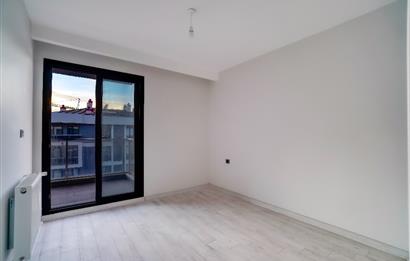 Çiğli/Balatçık Havuzlu Sitede Kiralık Kapalı Mutfaklı 2+1 Daire