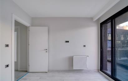 Çiğli/Balatçık Havuzlu Sitede Kiralık Kapalı Mutfaklı 2+1 Daire