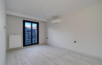 Çiğli/Balatçık Havuzlu Sitede Kiralık Kapalı Mutfaklı 2+1 Daire