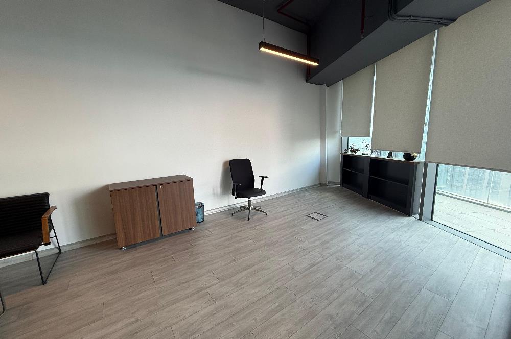 Skyland Satılık Ofis 225m² Boş Taşınmaya Hazır Teraslı