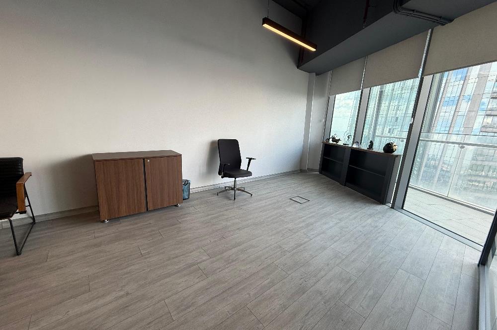 Skyland Satılık Ofis 225m² Boş Taşınmaya Hazır Teraslı