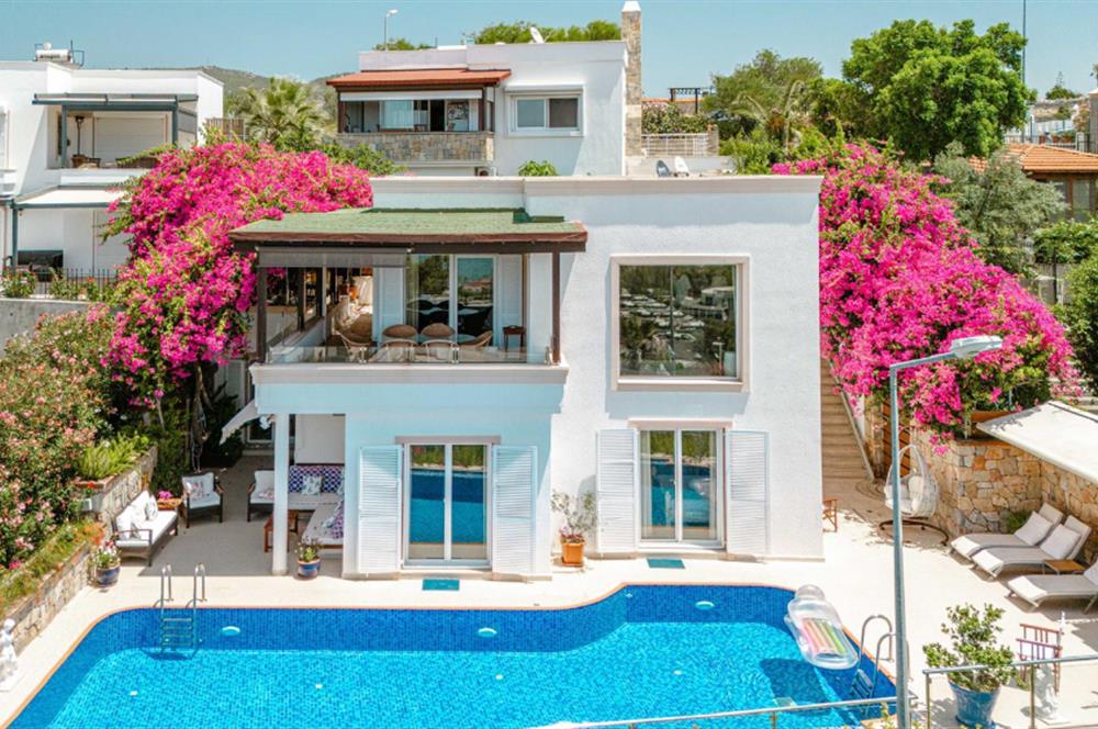 Bodrum Bardakçı Deniz Manzaralı ve Özel Havuzlu Kiralık Villa