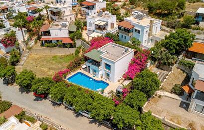 Bodrum Bardakçı Deniz Manzaralı ve Özel Havuzlu Kiralık Villa