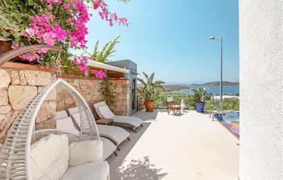 Bodrum Bardakçı Deniz Manzaralı ve Özel Havuzlu Kiralık Villa