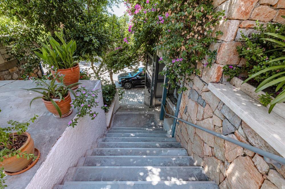 Bodrum Bardakçı Deniz Manzaralı ve Özel Havuzlu Kiralık Villa