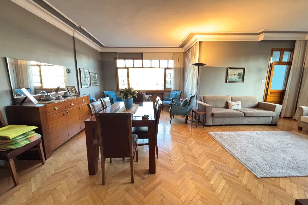 ACIBADEM CADDESİ’NDE ,CADDE CEPHELİ,155 M2,3+1 SATILIK ARA KAT