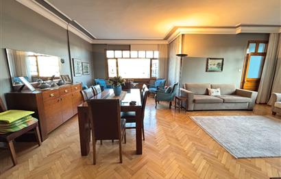 ACIBADEM CADDESİ’NDE ,CADDE CEPHELİ,155 M2,3+1 SATILIK ARA KAT