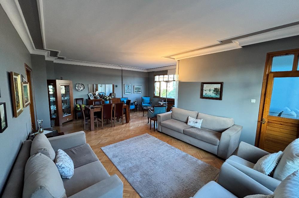 ACIBADEM CADDESİ’NDE ,CADDE CEPHELİ,155 M2,3+1 SATILIK ARA KAT