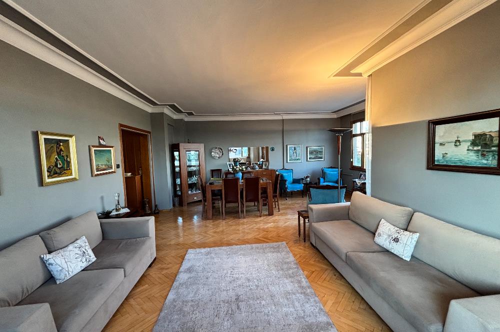 ACIBADEM CADDESİ’NDE ,CADDE CEPHELİ,155 M2,3+1 SATILIK ARA KAT