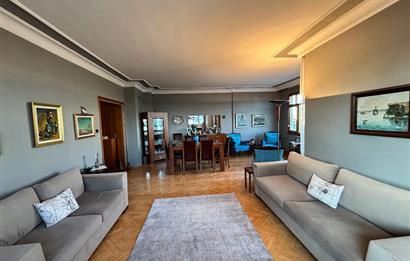 ACIBADEM CADDESİ’NDE ,CADDE CEPHELİ,155 M2,3+1 SATILIK ARA KAT