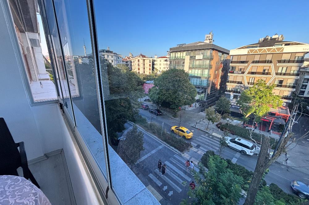 ACIBADEM CADDESİ’NDE ,CADDE CEPHELİ,155 M2,3+1 SATILIK ARA KAT