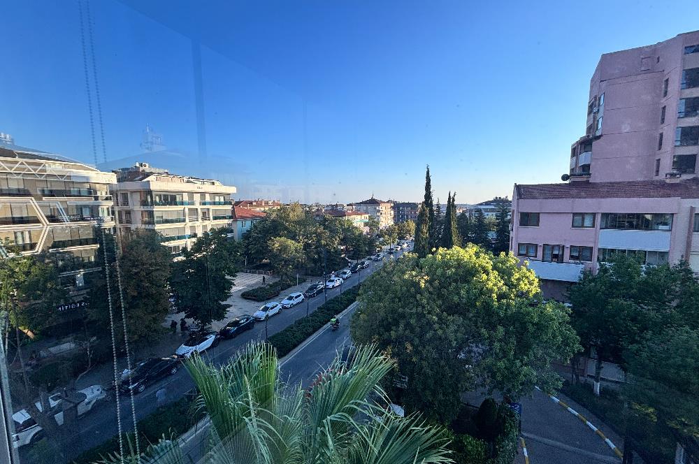 ACIBADEM CADDESİ’NDE ,CADDE CEPHELİ,155 M2,3+1 SATILIK ARA KAT