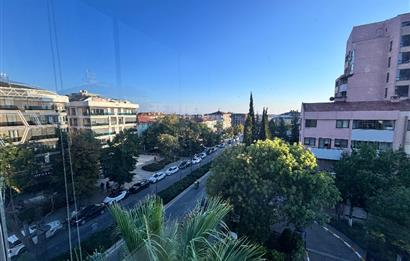 ACIBADEM CADDESİ’NDE ,CADDE CEPHELİ,155 M2,3+1 SATILIK ARA KAT