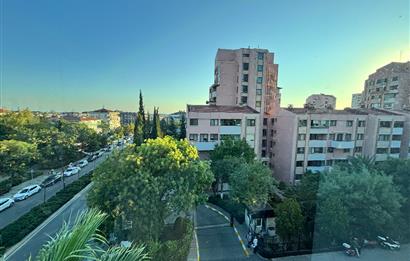 ACIBADEM CADDESİ’NDE ,CADDE CEPHELİ,155 M2,3+1 SATILIK ARA KAT
