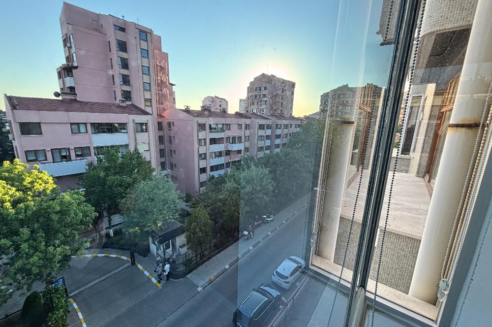 ACIBADEM CADDESİ’NDE ,CADDE CEPHELİ,155 M2,3+1 SATILIK ARA KAT