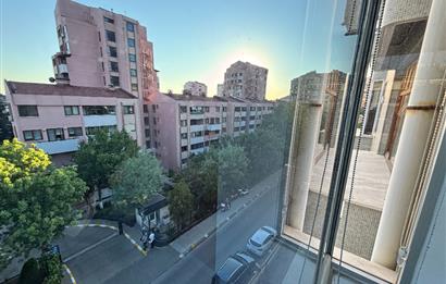 ACIBADEM CADDESİ’NDE ,CADDE CEPHELİ,155 M2,3+1 SATILIK ARA KAT
