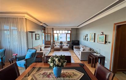 ACIBADEM CADDESİ’NDE ,CADDE CEPHELİ,155 M2,3+1 SATILIK ARA KAT