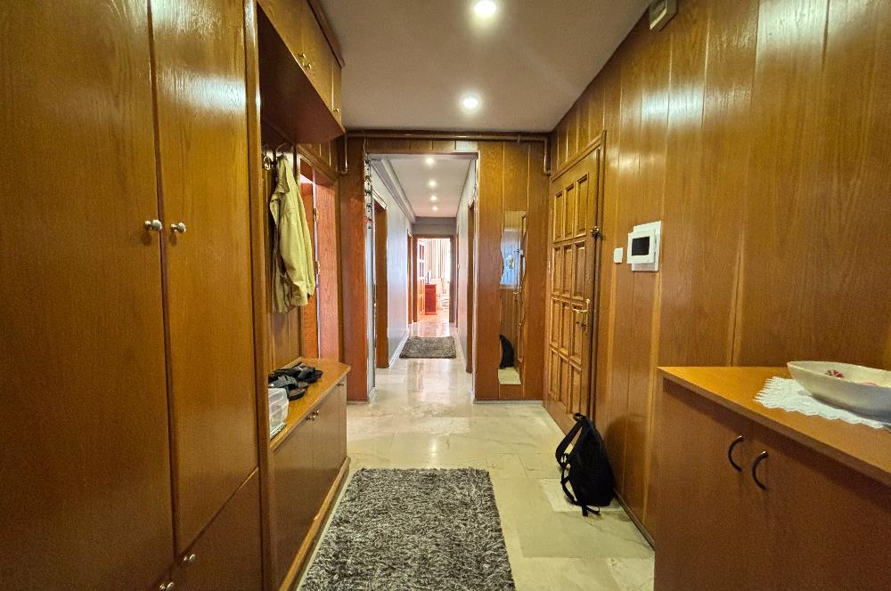 ACIBADEM CADDESİ’NDE ,CADDE CEPHELİ,155 M2,3+1 SATILIK ARA KAT
