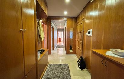 ACIBADEM CADDESİ’NDE ,CADDE CEPHELİ,155 M2,3+1 SATILIK ARA KAT