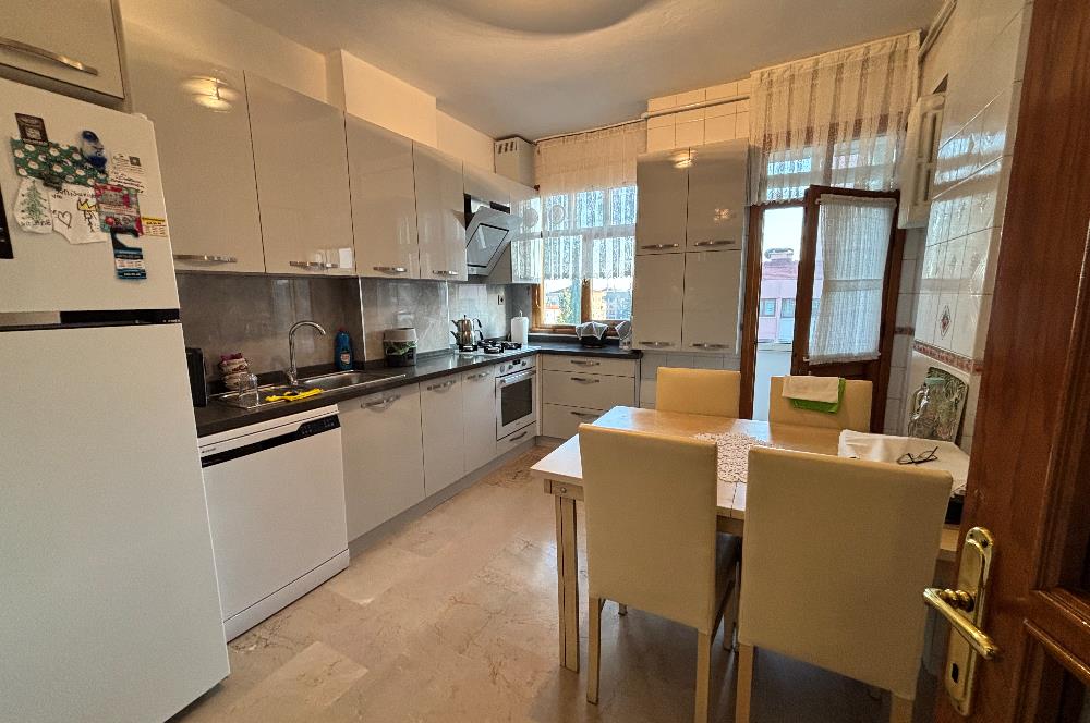 ACIBADEM CADDESİ’NDE ,CADDE CEPHELİ,155 M2,3+1 SATILIK ARA KAT