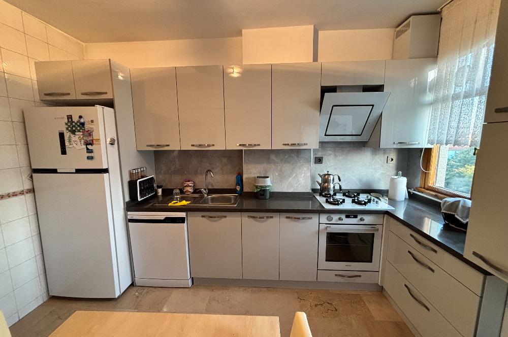 ACIBADEM CADDESİ’NDE ,CADDE CEPHELİ,155 M2,3+1 SATILIK ARA KAT