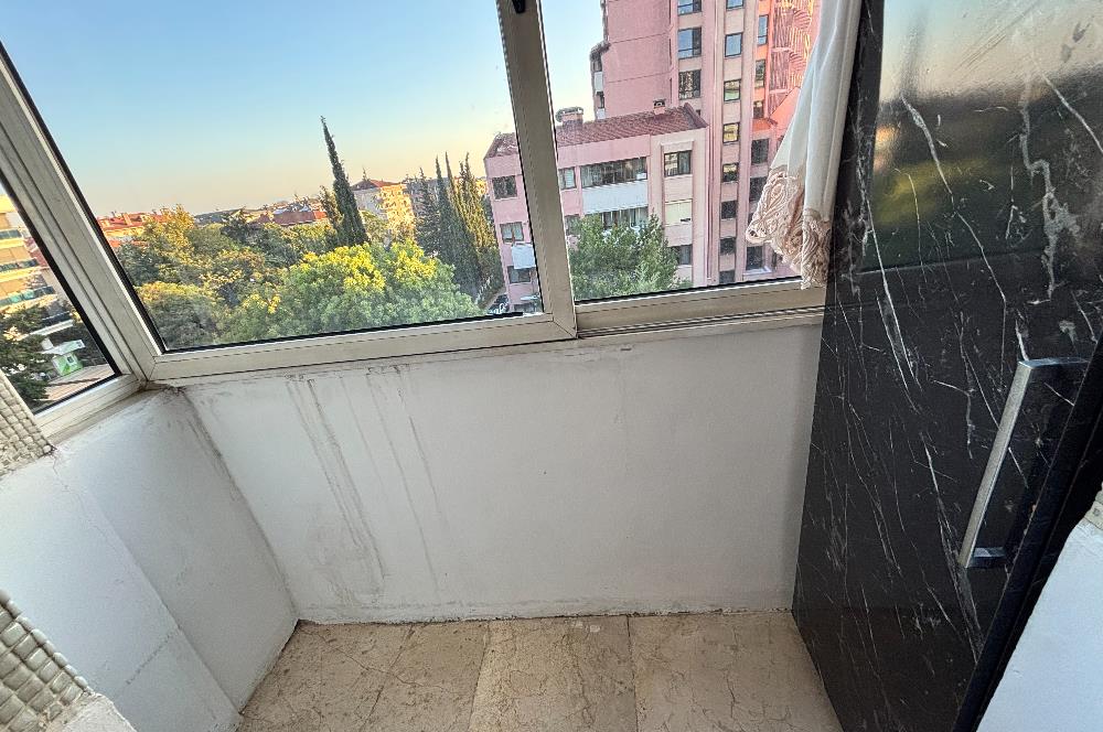 ACIBADEM CADDESİ’NDE ,CADDE CEPHELİ,155 M2,3+1 SATILIK ARA KAT