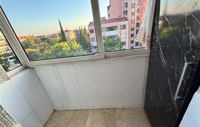 ACIBADEM CADDESİ’NDE ,CADDE CEPHELİ,155 M2,3+1 SATILIK ARA KAT