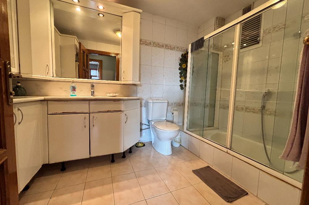 ACIBADEM CADDESİ’NDE ,CADDE CEPHELİ,155 M2,3+1 SATILIK ARA KAT