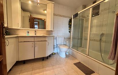 ACIBADEM CADDESİ’NDE ,CADDE CEPHELİ,155 M2,3+1 SATILIK ARA KAT