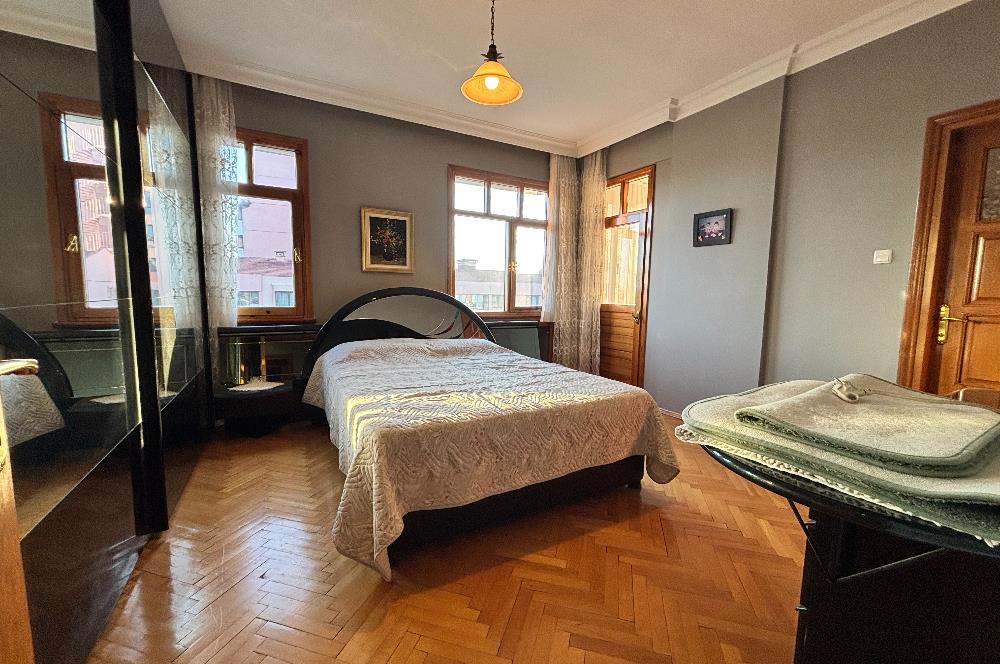 ACIBADEM CADDESİ’NDE ,CADDE CEPHELİ,155 M2,3+1 SATILIK ARA KAT