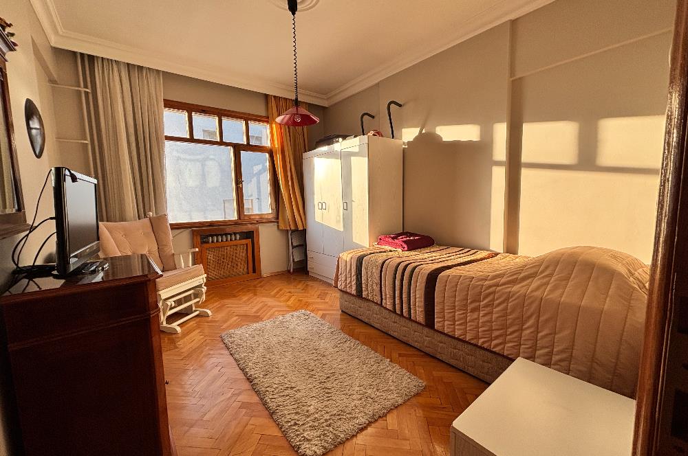 ACIBADEM CADDESİ’NDE ,CADDE CEPHELİ,155 M2,3+1 SATILIK ARA KAT