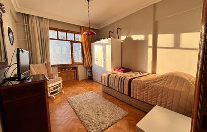 ACIBADEM CADDESİ’NDE ,CADDE CEPHELİ,155 M2,3+1 SATILIK ARA KAT