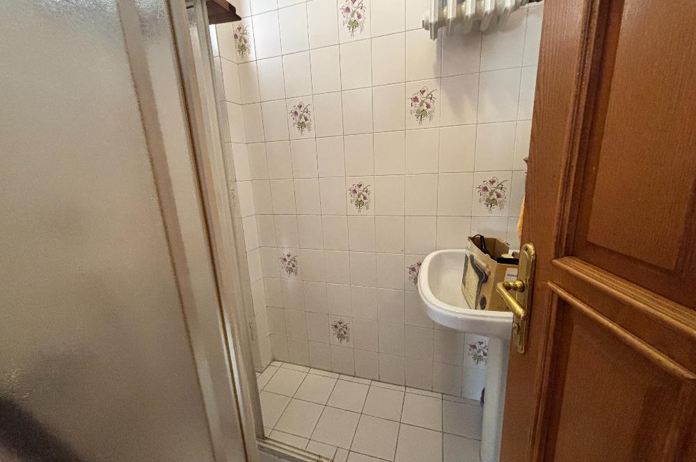 ACIBADEM CADDESİ’NDE ,CADDE CEPHELİ,155 M2,3+1 SATILIK ARA KAT