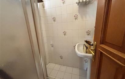 ACIBADEM CADDESİ’NDE ,CADDE CEPHELİ,155 M2,3+1 SATILIK ARA KAT