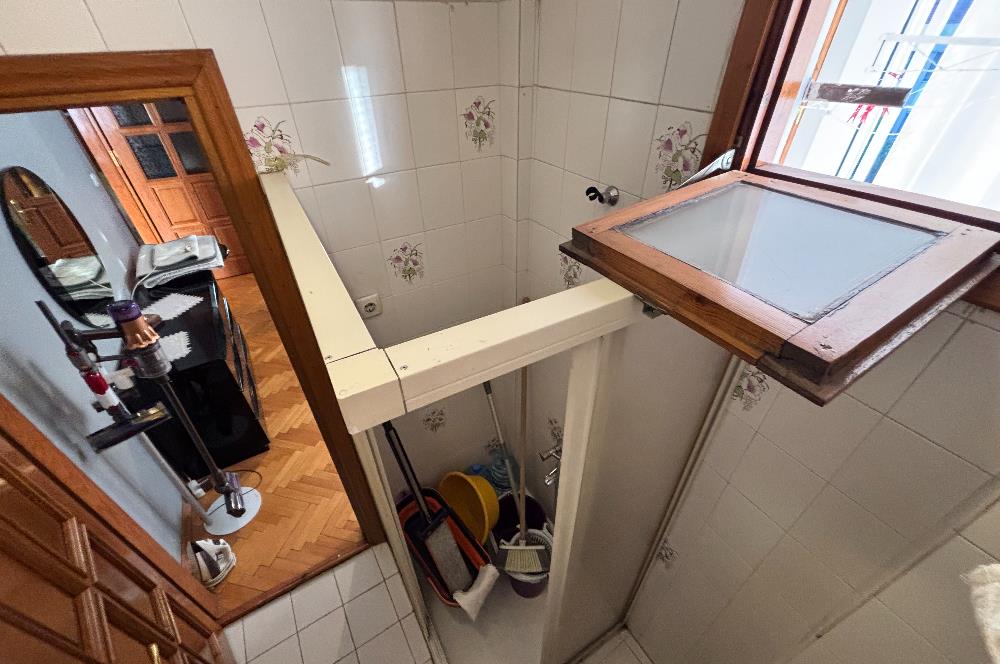 ACIBADEM CADDESİ’NDE ,CADDE CEPHELİ,155 M2,3+1 SATILIK ARA KAT
