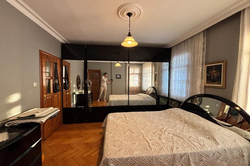 ACIBADEM CADDESİ’NDE ,CADDE CEPHELİ,155 M2,3+1 SATILIK ARA KAT