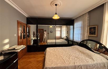 ACIBADEM CADDESİ’NDE ,CADDE CEPHELİ,155 M2,3+1 SATILIK ARA KAT