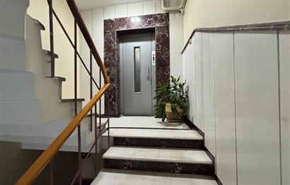 ACIBADEM CADDESİ’NDE ,CADDE CEPHELİ,155 M2,3+1 SATILIK ARA KAT