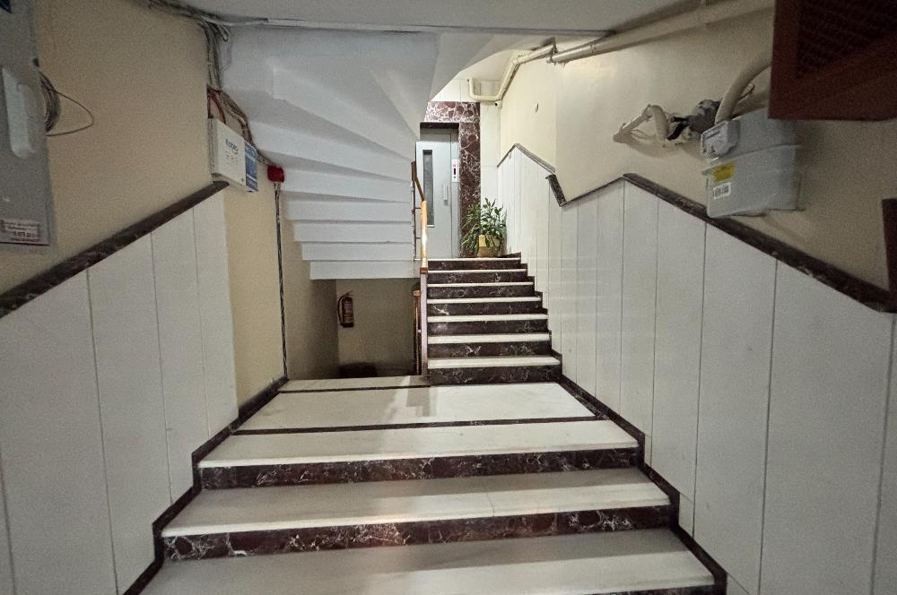 ACIBADEM CADDESİ’NDE ,CADDE CEPHELİ,155 M2,3+1 SATILIK ARA KAT