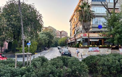 ACIBADEM CADDESİ’NDE ,CADDE CEPHELİ,155 M2,3+1 SATILIK ARA KAT