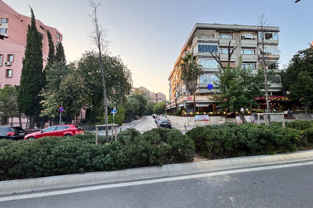 ACIBADEM CADDESİ’NDE ,CADDE CEPHELİ,155 M2,3+1 SATILIK ARA KAT
