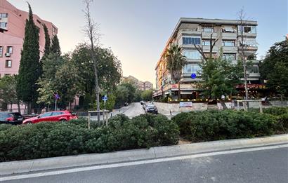 ACIBADEM CADDESİ’NDE ,CADDE CEPHELİ,155 M2,3+1 SATILIK ARA KAT