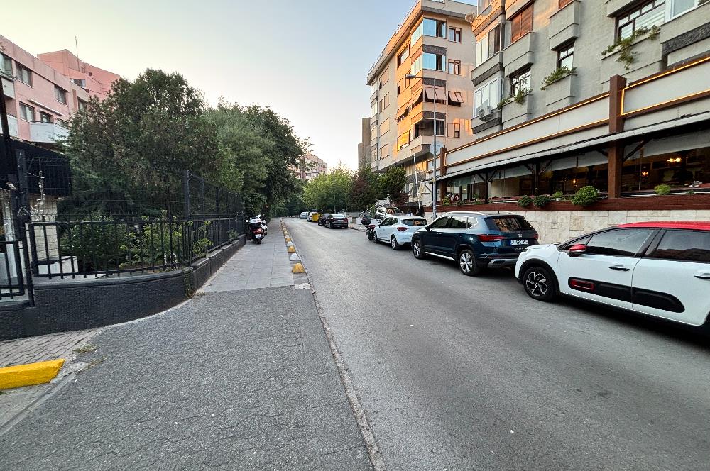 ACIBADEM CADDESİ’NDE ,CADDE CEPHELİ,155 M2,3+1 SATILIK ARA KAT