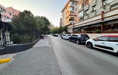 ACIBADEM CADDESİ’NDE ,CADDE CEPHELİ,155 M2,3+1 SATILIK ARA KAT