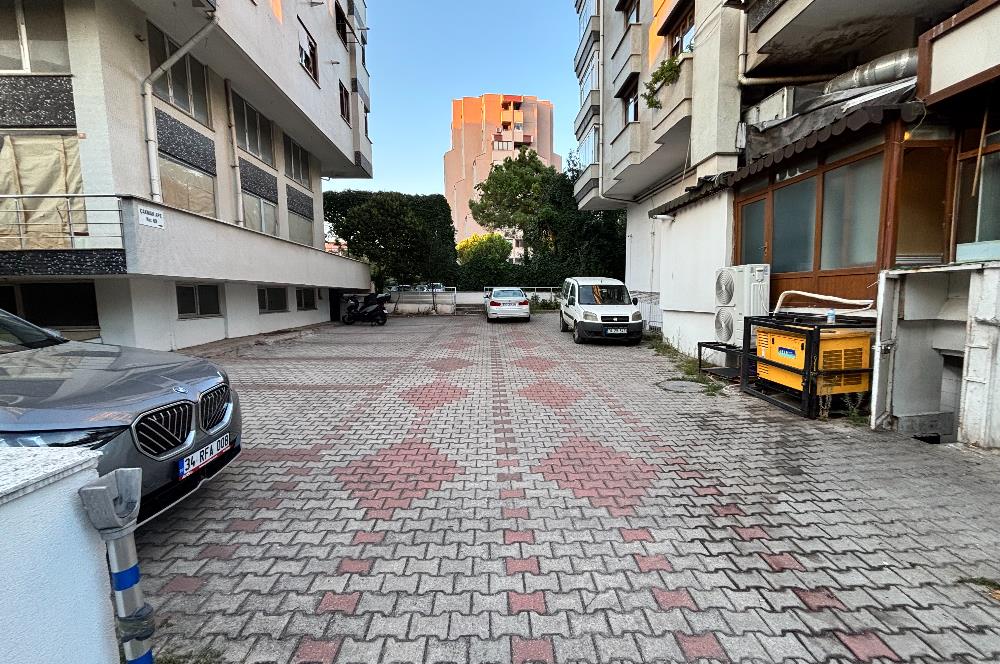 ACIBADEM CADDESİ’NDE ,CADDE CEPHELİ,155 M2,3+1 SATILIK ARA KAT